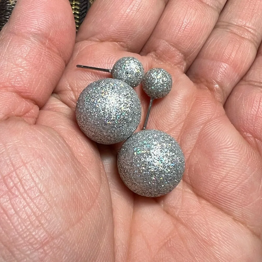 Double sided glittery earrings in silver